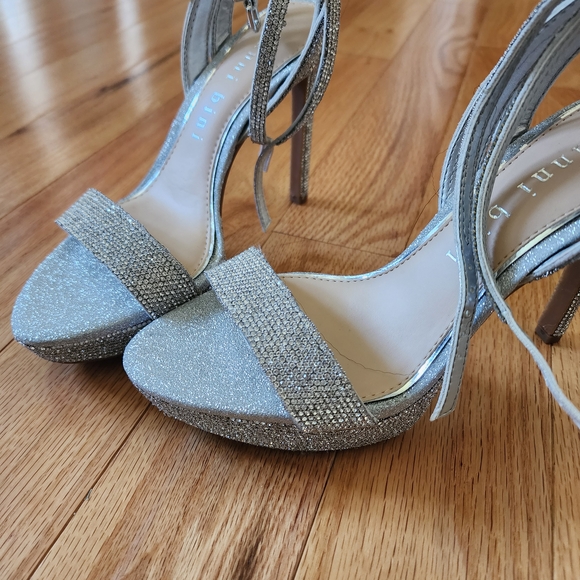 Gianni Bini Silver Glitter Heels - Picture 1 of 6